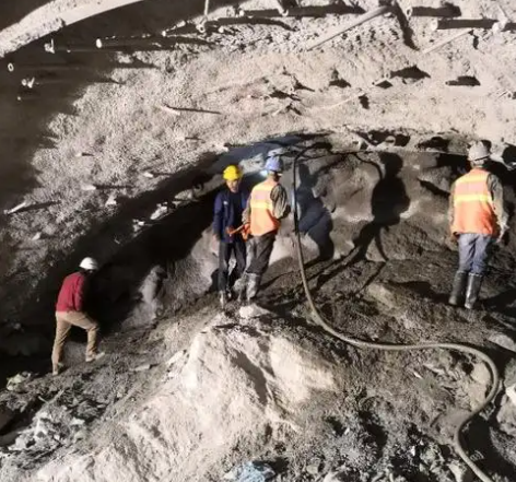 潍坊拱顶带模注浆料的施工流程及注意事项